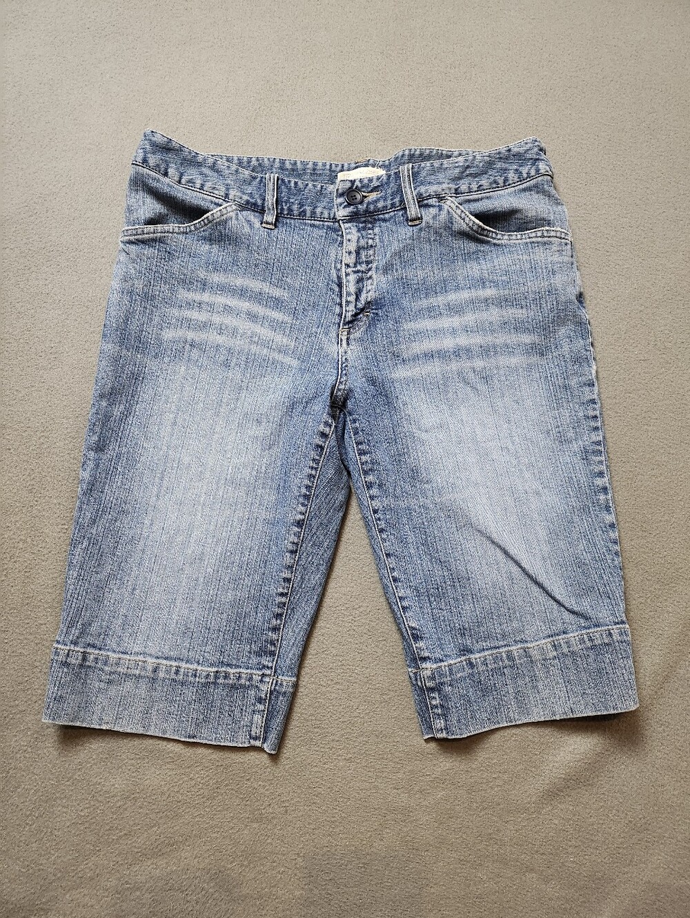 Tribal Jeans Light Wash Cropped Cuffed Denim Capri Bermuda Shorts Size 12